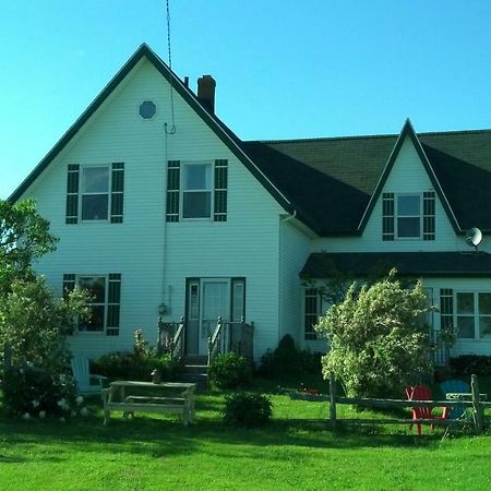 Lovely Green Gable Home Miscouche Экстерьер фото
