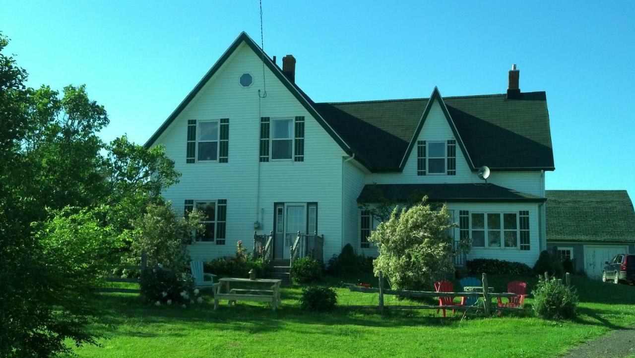 Lovely Green Gable Home Miscouche Экстерьер фото